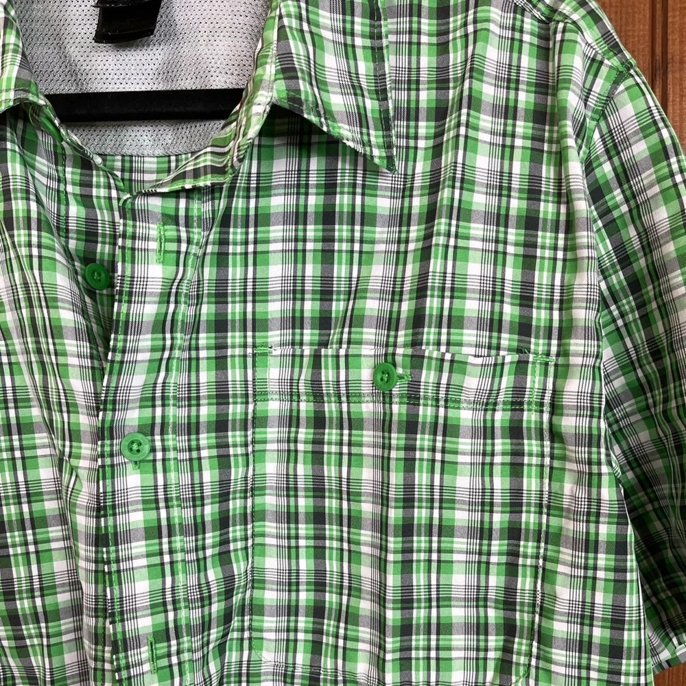 ⭐️The North Face short sleeved shirt. Size XL